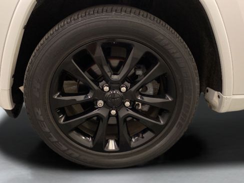 Used 2020 Jeep Grand Cherokee Altitude AWD/4WD image 12