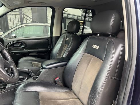 Used 2009 Chevrolet TrailBlazer SS w/ Sun And 6-Disc Cd Package image 14