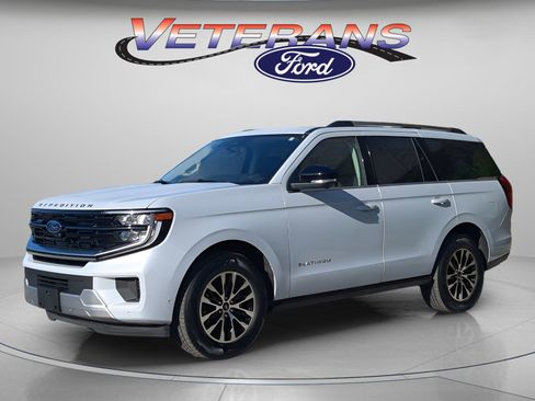 Certified 2025 Ford Expedition Platinum image 1