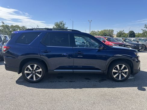 Used 2024 Honda Pilot Touring image 3