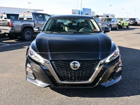 Certified 2020 Nissan Altima 2.5 SR w/ Premium Package image 3