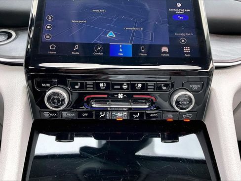 Certified 2022 Jeep Grand Cherokee Overland w/ Luxury Tech Group IV AWD/4WD image 19