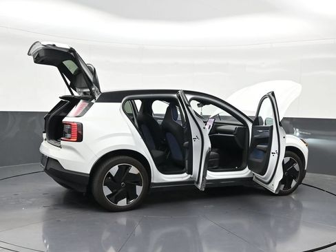 Used 2025 Volvo EX30 Plus AWD/4WD image 31