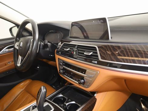 Used 2022 BMW 750i xDrive w/ Luxury Rear Seating Package image 59