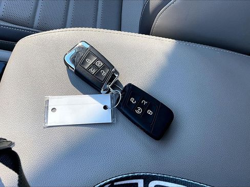 Used 2022 Volkswagen Atlas SEL Premium image 10