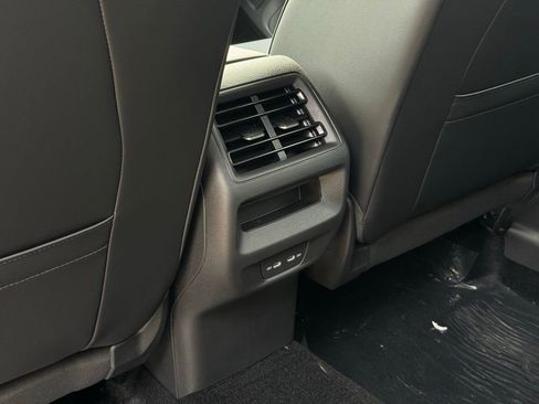 New 2025 Volkswagen Tiguan SE image 27