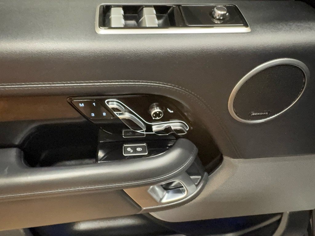 Used 2019 Land Rover Range Rover HSE AWD/4WD image 13