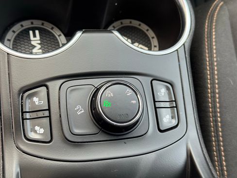 Used 2019 GMC Terrain SLE image 30