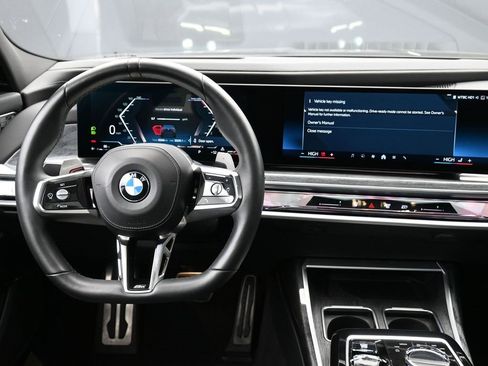 Used 2023 BMW 760i xDrive 760i xDrive w/ Luxury Rear Seating Package image 11