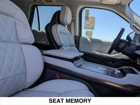 New 2026 Lincoln Navigator L Black Label AWD/4WD image 14