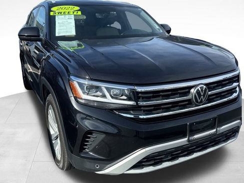 Used 2022 Volkswagen Atlas Cross Sport SE image 2