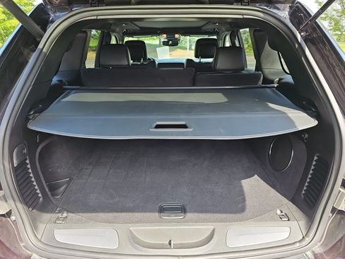 Used 2019 Jeep Grand Cherokee Overland AWD/4WD image 18