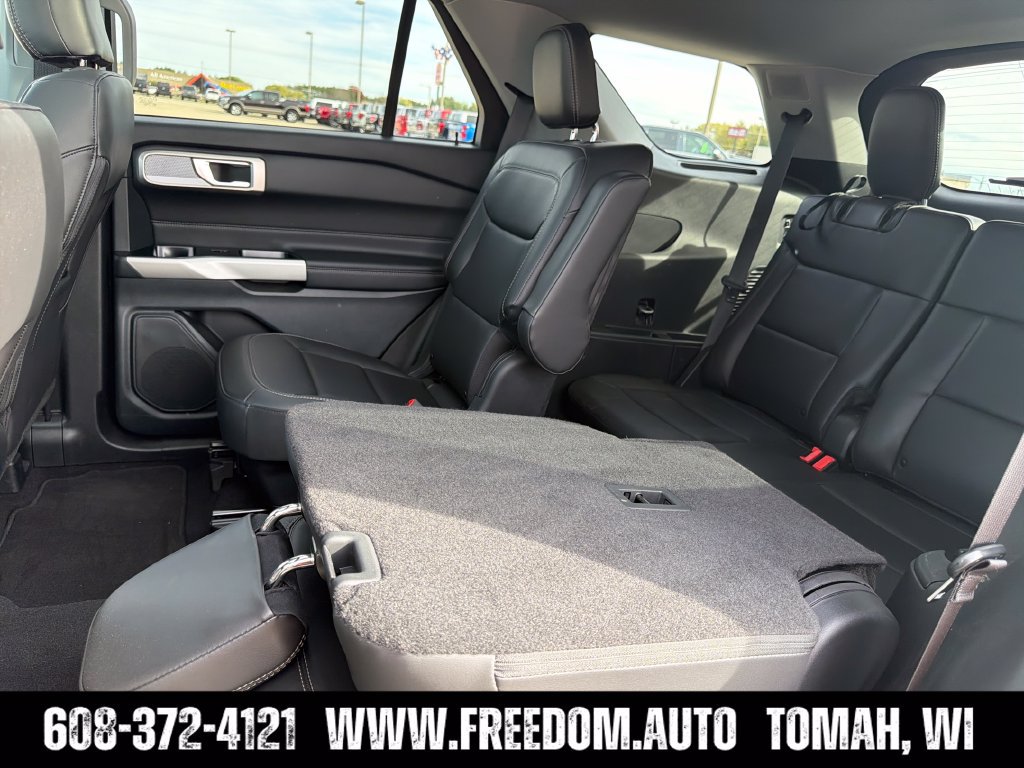 Used 2024 Ford Explorer XLT w/ Equipment Group 202A AWD/4WD image 31