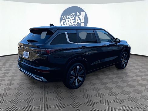 New 2026 Mitsubishi Outlander SE image 7