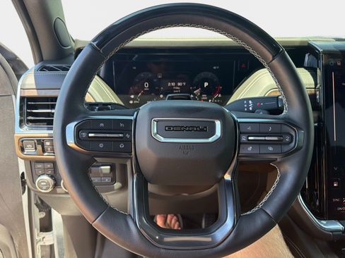 Used 2025 GMC Yukon Denali Ultimate AWD/4WD image 27