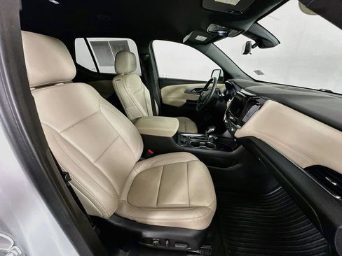 Used 2023 Chevrolet Traverse LT w/ LT Premium Package AWD/4WD image 38