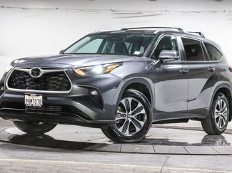 Used 2023 Toyota Highlander XLE FWD video 1