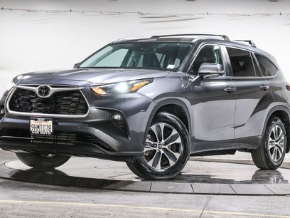 Used 2023 Toyota Highlander XLE