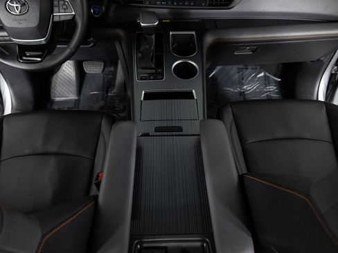 Used 2022 Toyota Sienna XSE image 42