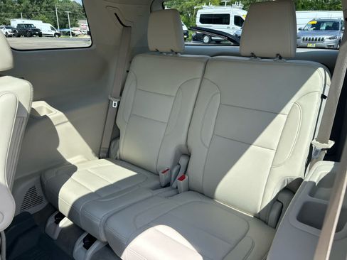 Used 2023 GMC Acadia Denali w/ Denali Ultimate Package AWD/4WD image 28