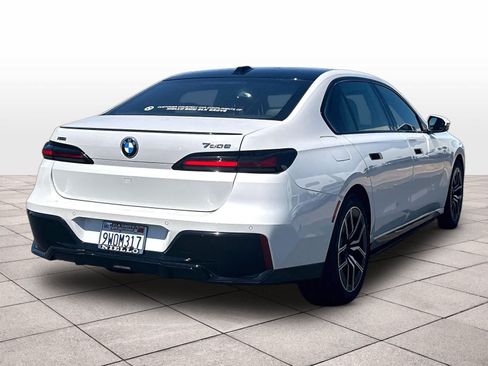 Used 2026 BMW 750e xDrive AWD/4WD image 9