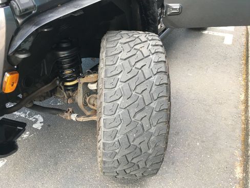 Used 2020 Jeep Wrangler Unlimited Sahara w/ Uconnect 4C Nav & Sound Group AWD/4WD image 39
