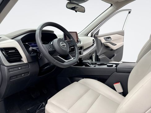 Used 2023 Nissan Rogue SV w/ SV Premium Package image 10