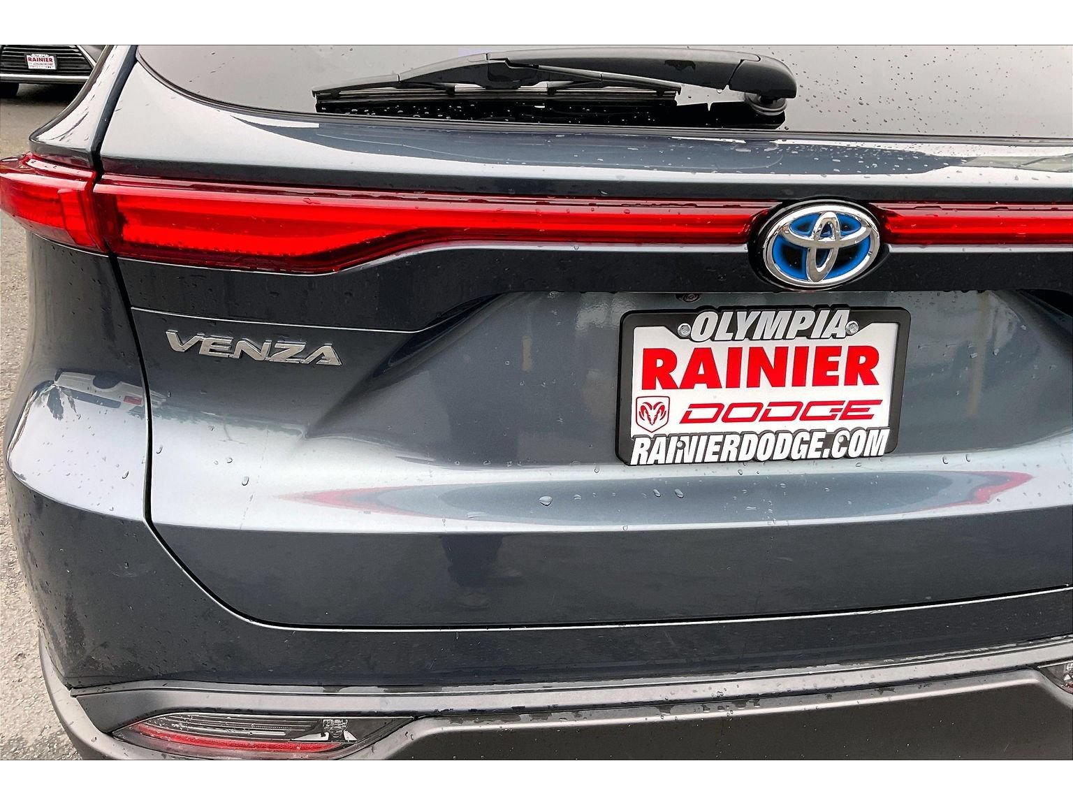 Used 2024 Toyota Venza LE AWD/4WD image 7