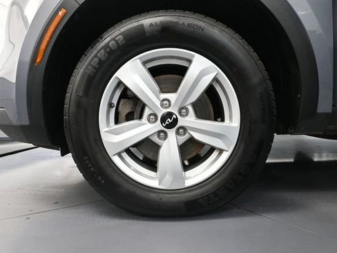 Used 2023 Kia Sorento LX AWD/4WD image 16