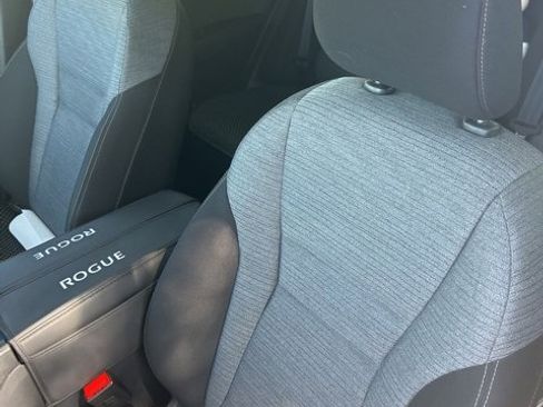 Used 2023 Nissan Rogue SV image 5