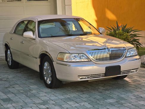 Used 2003 Lincoln Town Car Cartier image 26