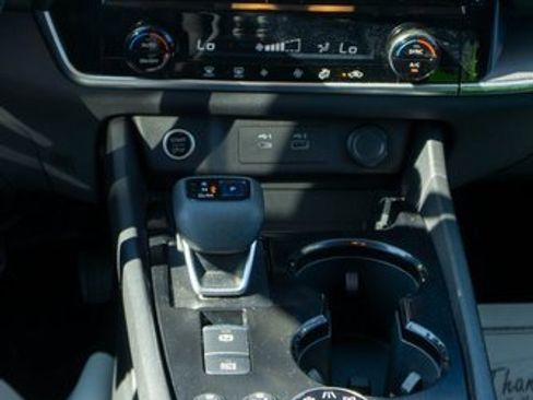 Used 2021 Nissan Rogue SV image 15