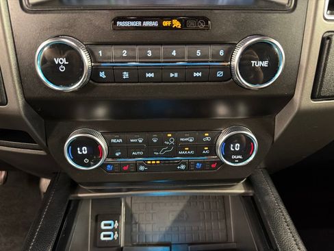 Used 2019 Ford Expedition XLT w/ Equipment Group 202A AWD/4WD image 14