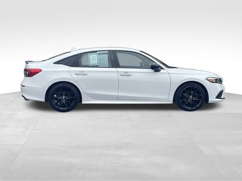 Used 2022 Honda Civic Sport image 2