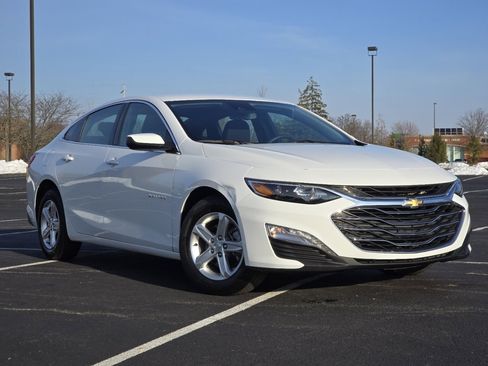 Used 2024 Chevrolet Malibu LT image 2
