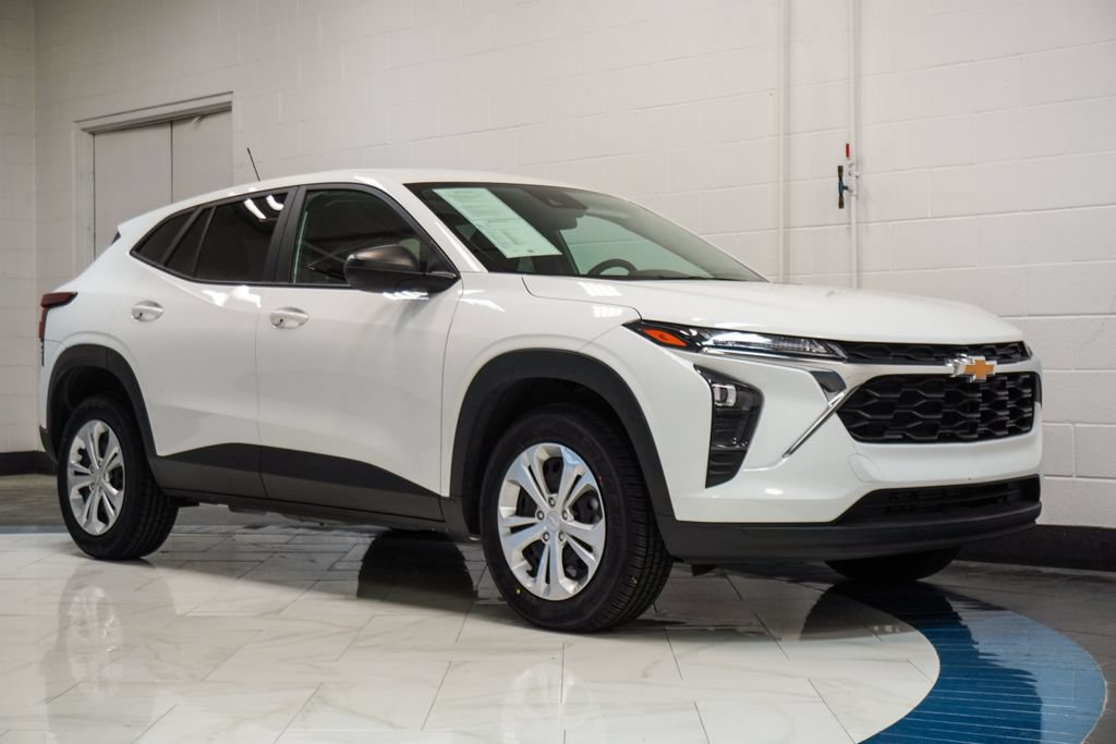 Used 2025 Chevrolet Trax LS FWD image 5