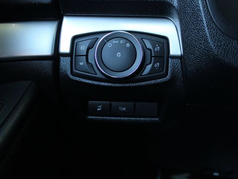 Used 2017 Ford Explorer XLT w/ Equipment Group 202A AWD/4WD image 25