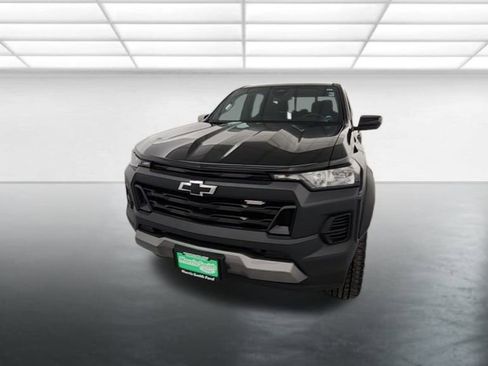 Used 2024 Chevrolet Colorado Trail Boss w/ Technology Package image 2