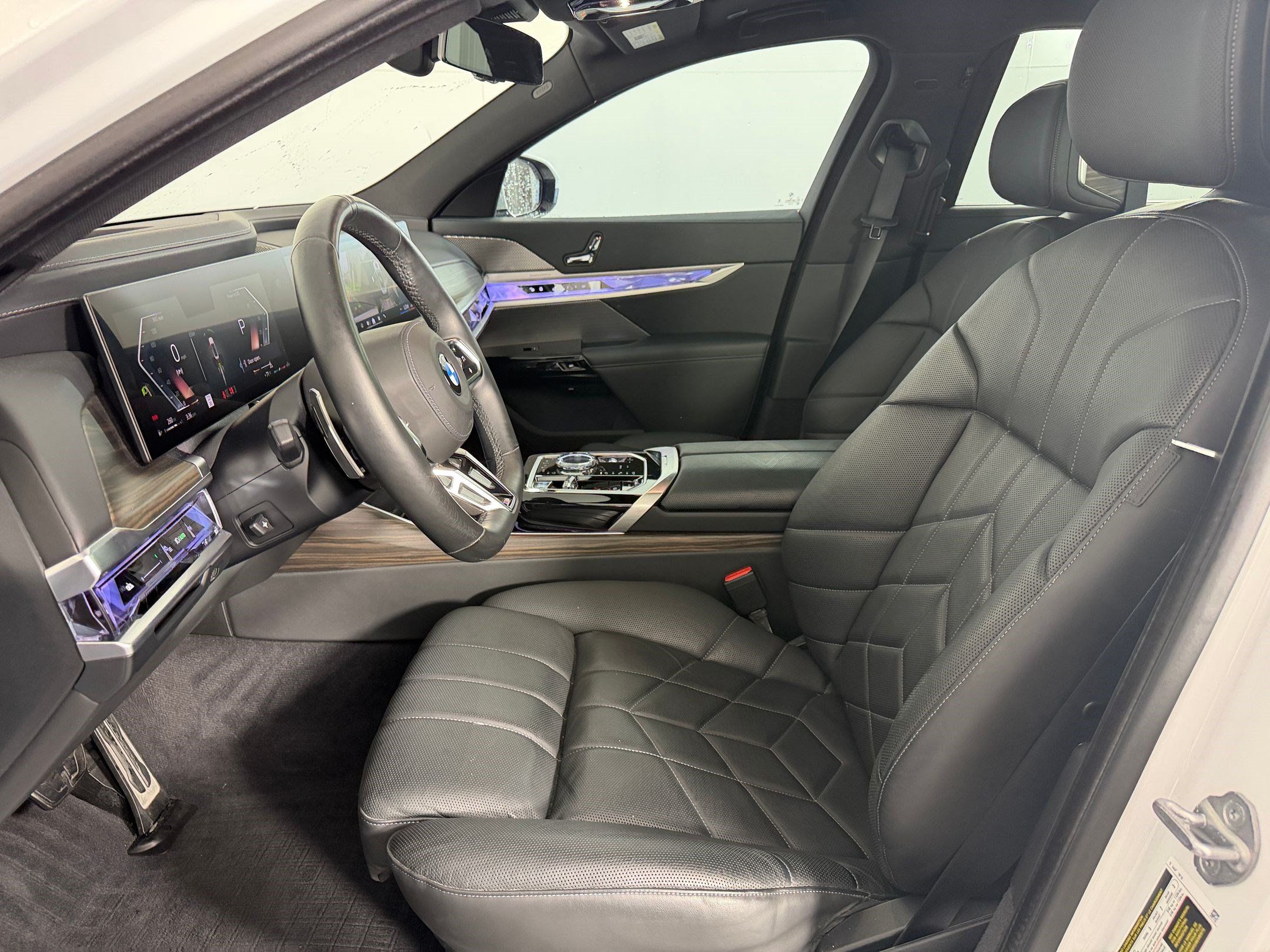 Used 2024 BMW 760i xDrive w/ Executive Package AWD/4WD image 5