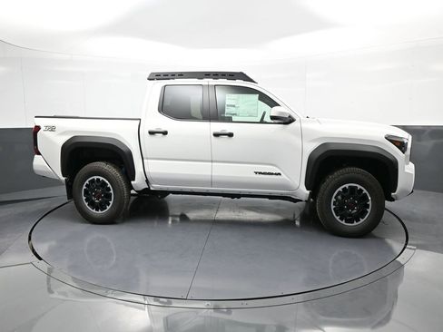 New 2024 Toyota Tacoma TRD Off-Road image 5