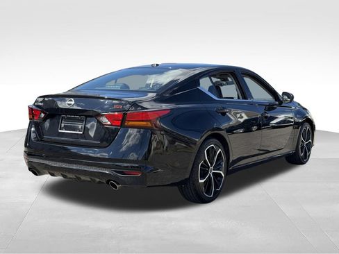 Used 2024 Nissan Altima 2.5 SR FWD image 11