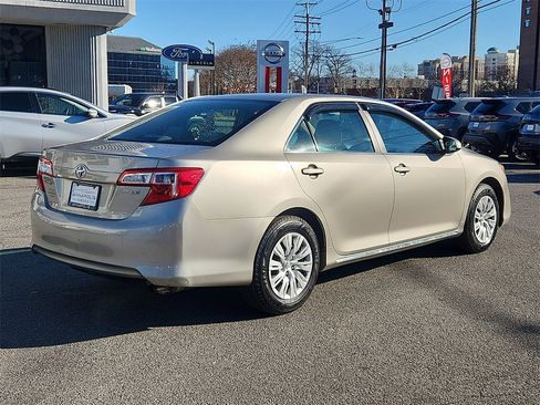 Used 2014 Toyota Camry LE image 6