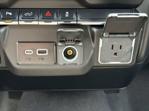 Used 2024 Chevrolet Silverado 2500 Custom w/ Custom Value Package AWD/4WD image 34