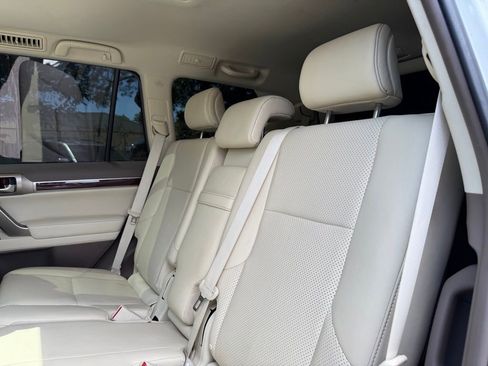 Used 2018 Lexus GX 460 Luxury AWD/4WD image 22