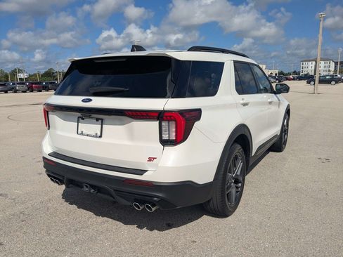 Used 2025 Ford Explorer ST AWD/4WD image 5