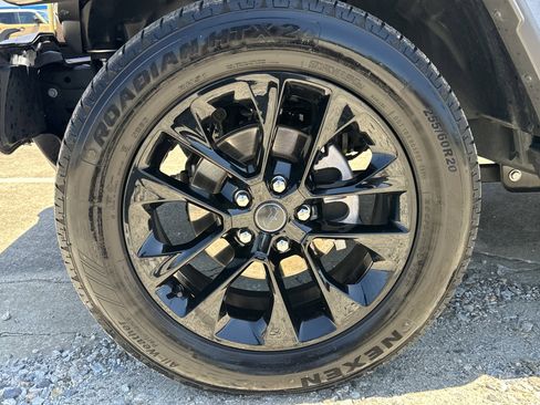 Used 2025 Jeep Wrangler Unlimited Sahara AWD/4WD image 12