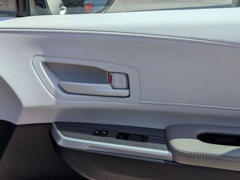 Used 2025 Toyota Sienna LE FWD image 34