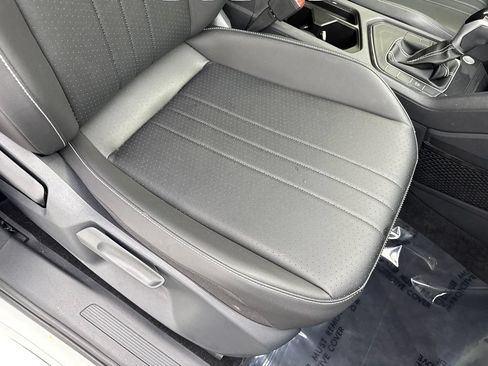 Used 2023 Volkswagen Tiguan SE w/ Panoramic Sunroof Package FWD image 49