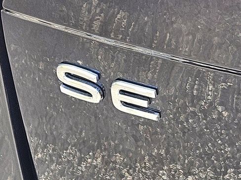 Used 2023 Volkswagen Tiguan SE R-Line FWD image 31