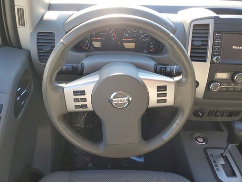 Certified 2020 Nissan Frontier SV w/ Midnight Edition Floor Mats image 23